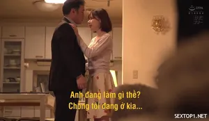 Sự kích thích ngoài trời. Hai cô gái da trắng, giàu có và xinh đẹp đang uống trà buổi sáng ở khu trung tâm thành phố. Bào ngư tươi đang thủ dâm bằng máy rung và dịch trắng chảy ra. Có một nhóm người đang trò chuyện xung quanh. Chúng lén lút phun và phun khắp sàn nhà. Thật là thú vị.