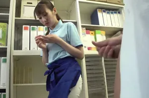 Cháu có muốn nếm thử mùi lồn của cô không